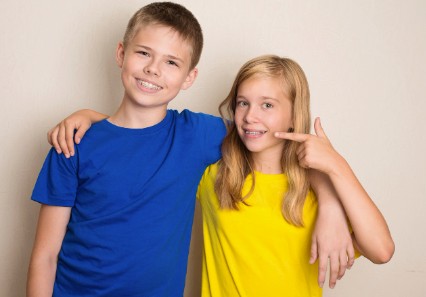 兒童箍牙邊間好？香港8位兒童箍牙醫生推薦，附價錢比較