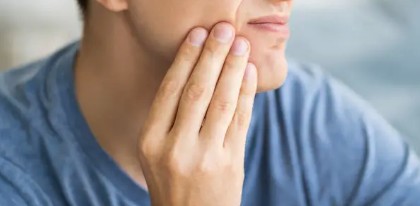 牙肉腫痛吃什麼好？了解牙肉腫痛原因、解決辦法＆飲食指南