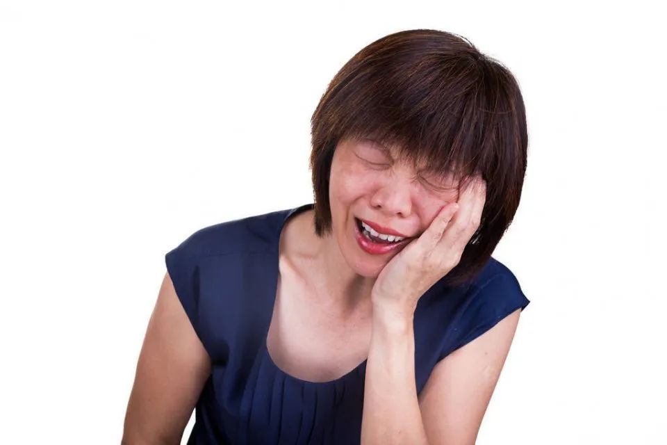 牙齒痺痛原因 牙齒麻麻痛痛的